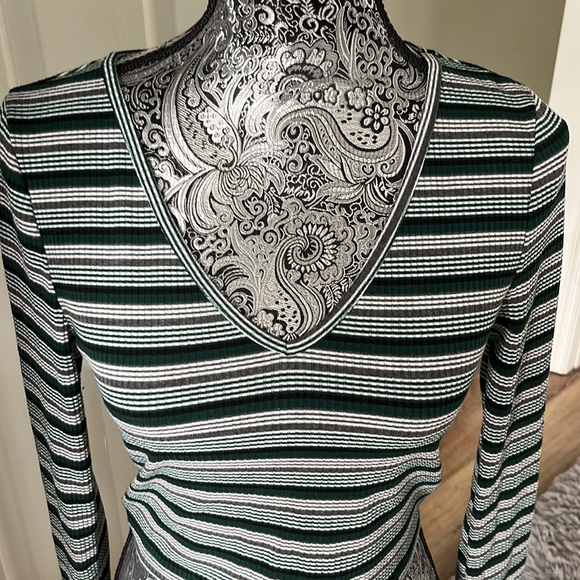 SHEIN shirt - Picture 3 of 4